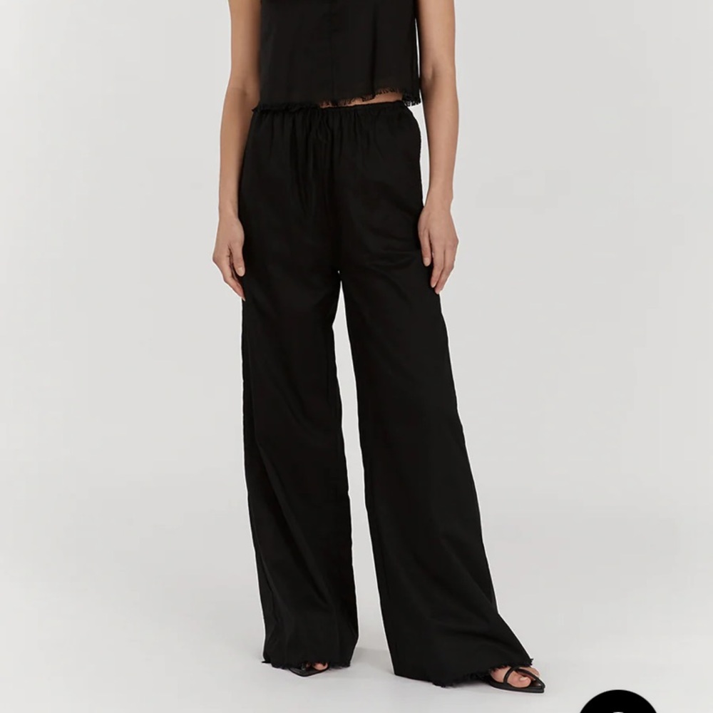 Brand new linen pants from Dissh! They are super cute, but just weren’t my size.
